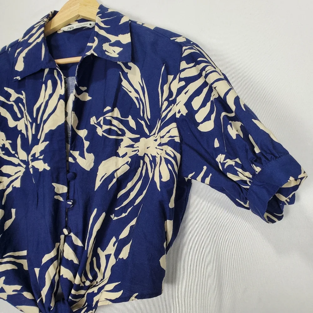 Zara Blue & Ivory Printed Cropped V Neck Button Down Knot Shortsleeve Top Size M